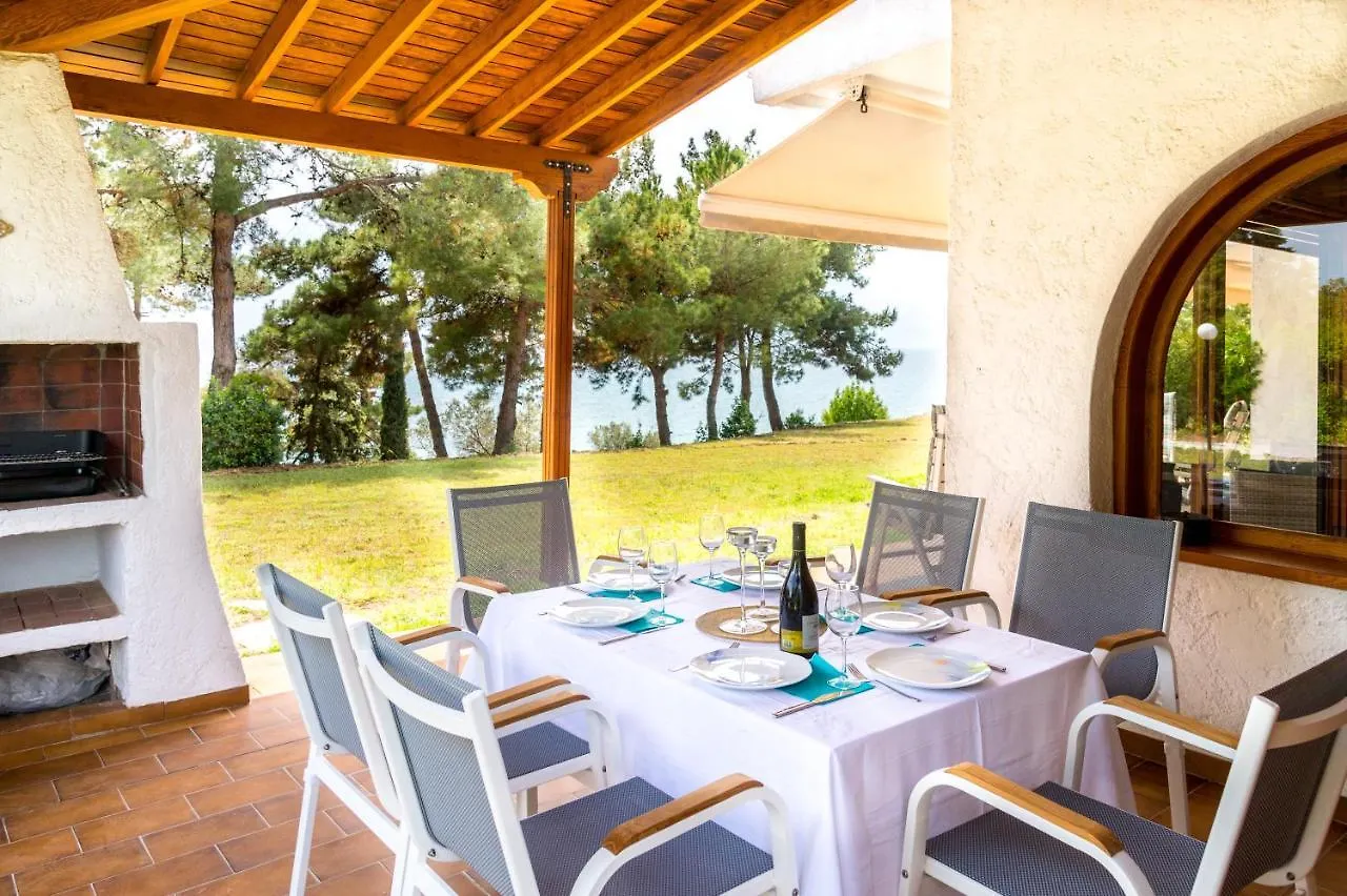 Summerday Villa Private Beach نيا إيراكليا